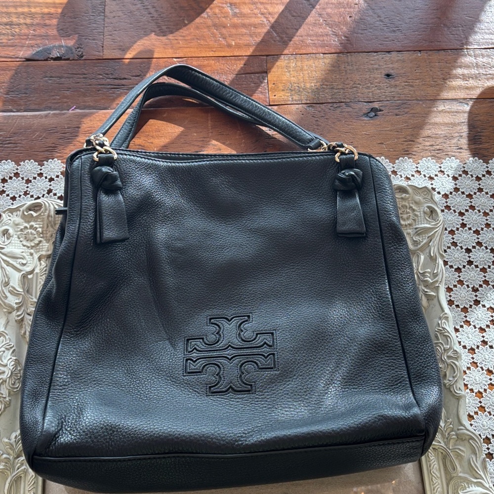 Tory Burch Black Leather Harper Tote Bag In Excellent Condition. Pebble Leather.